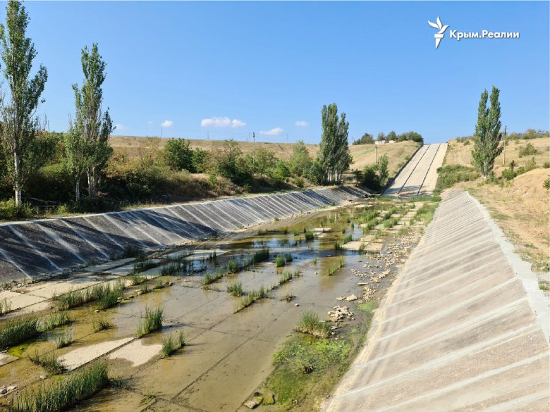 Se detuvo el vertido de agua del embalse de Belogorsk debido a su fuerte hundimiento