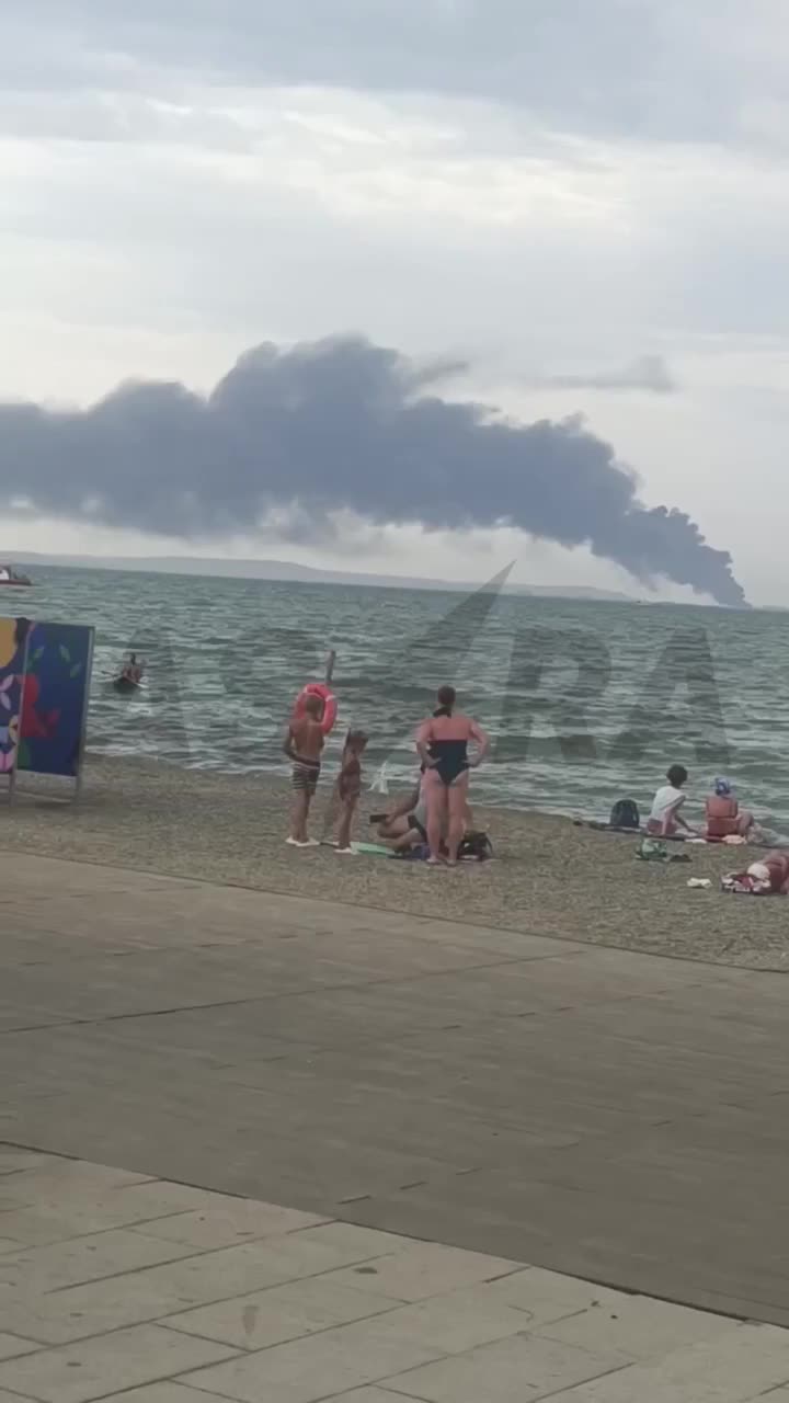 Un transbordador cargado de combustible fue alcanzado por un misil en el puerto de Kavkaz, en la península de Taman