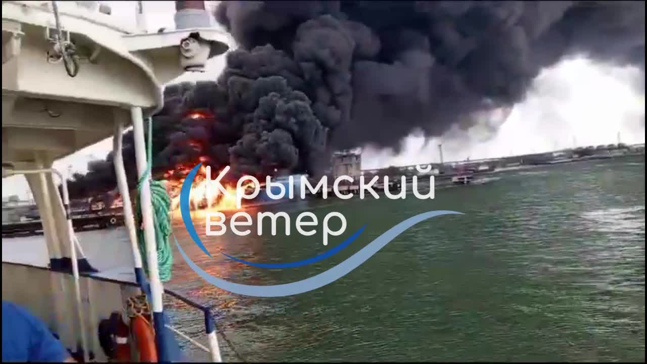 The burning ferry Conro Trader in the port of Kavkaz - video from the close distance