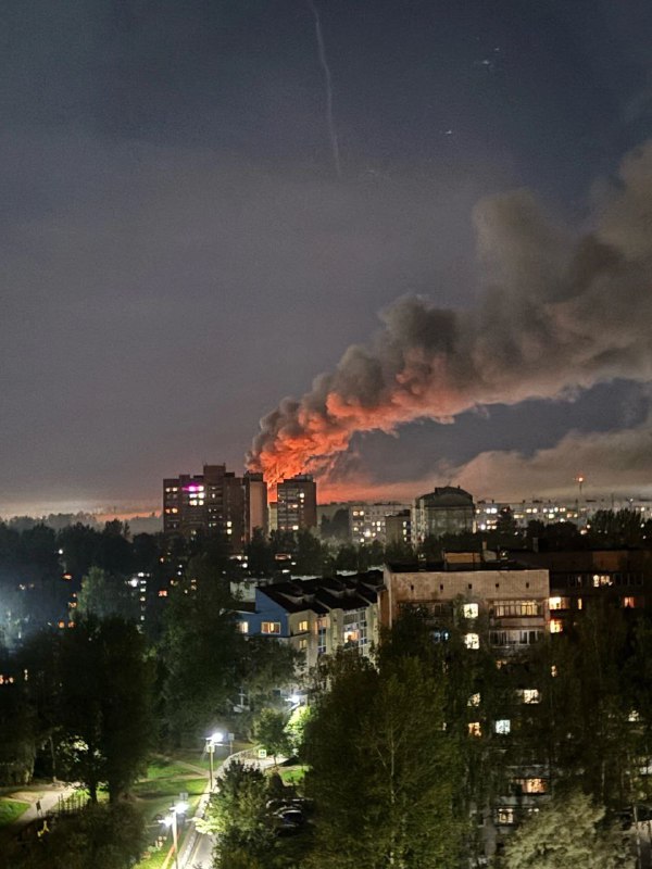 Yaroslavl'da muhtemelen lastikler, yakıtlar ve yağlayıcılar bulunan bir depoda yangın çıktı