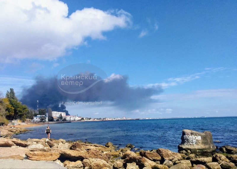 Oil depot is burning in Feodosiya