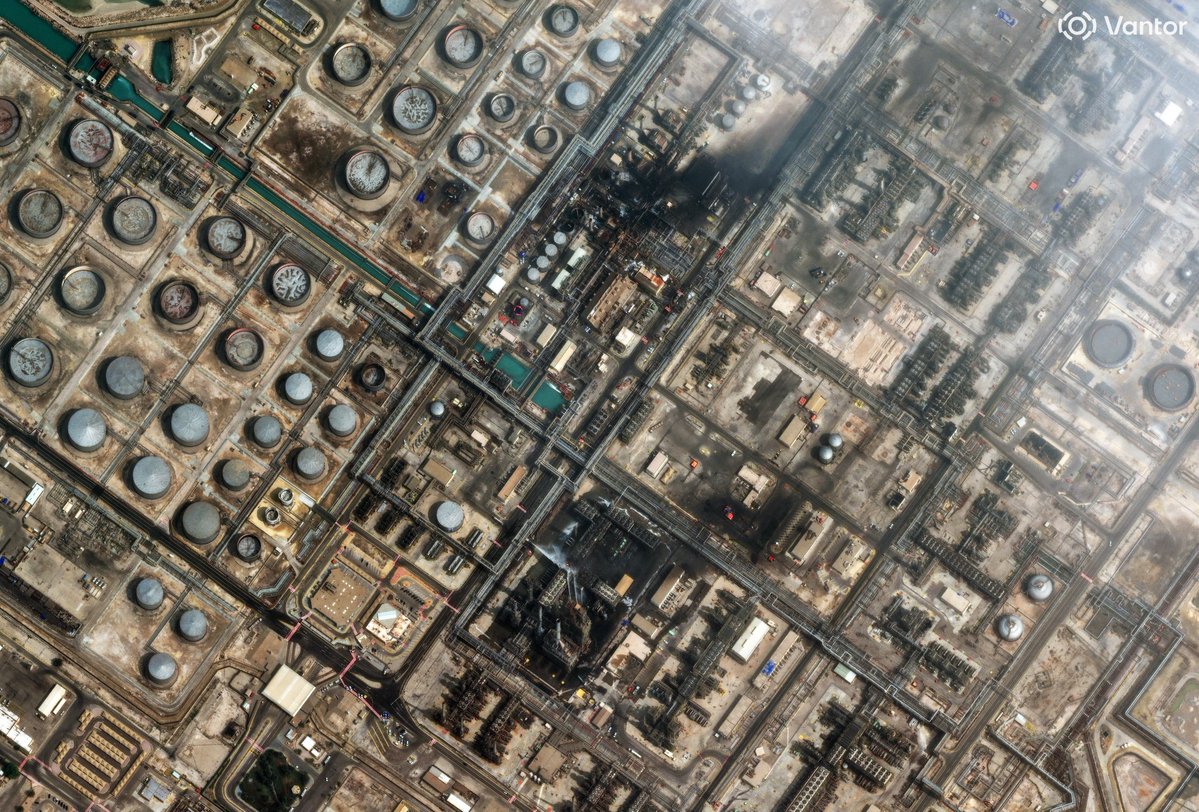New high-resolution satellite images captured today by @vantortech show the aftermath of reported Iranian strikes on the Aramco oil refinery in Ras Tanura. — BBC