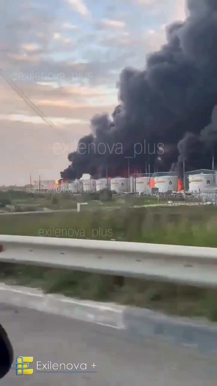 Massive fire at the oil refinery in Slavyansk-na-Kubani