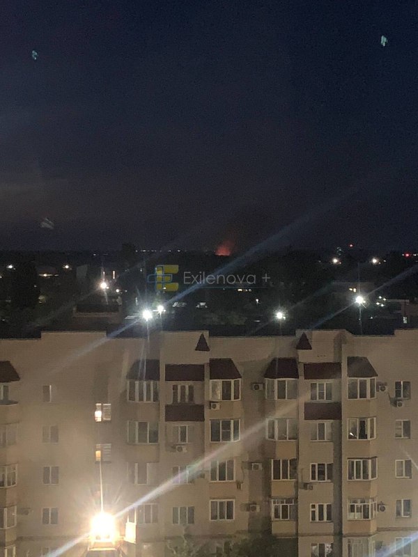 Повідомляється про наліт дронів в Енгельсі Саратовської області. Часткове відключення електроенергії в деяких районах після вибухів