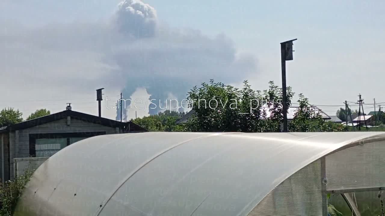 Smoke is rising at the oil refinery in Tyumen